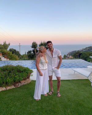Suso Álvarez Instagram - Felicidades mamá , como sabes no voy a faltar en tu día . Y lo que pienso hacer es disfrutarte cada instante que me dé la vida. 
Gracias por la fuerza y la tenacidad que me has enseñado a tener .

Pd: como bien dijiste aprenderemos y ganaremos, siempre con amor .
