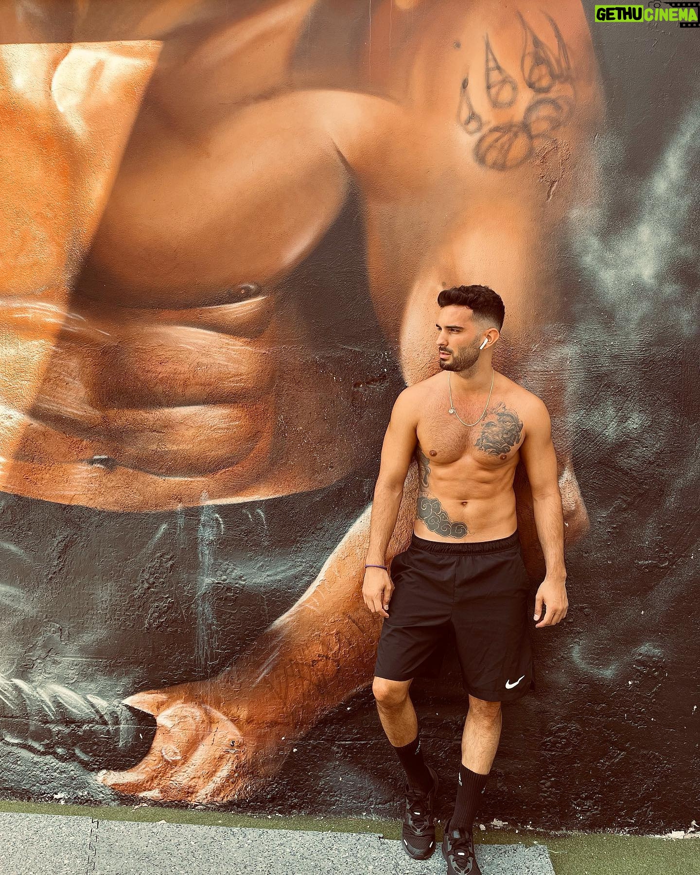 Suso Álvarez - 17.4K Likes - Me encanta compaginar estos dos placeres de la vida, deporte y solecito. Por fin puedo retomar mi rutina y perseguir la forma física que me gusta. Show must go on!
#activo #fitnessmotivation #alsol