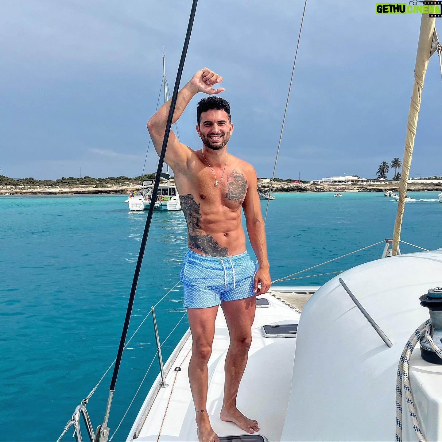 Suso Álvarez - 9.9K Likes - Amigos Vitamina🤍💫
Es un lujazo formar parte de la mejor empresa de charter de ibiza @seasideholidays_ibiza ⛵️🤍