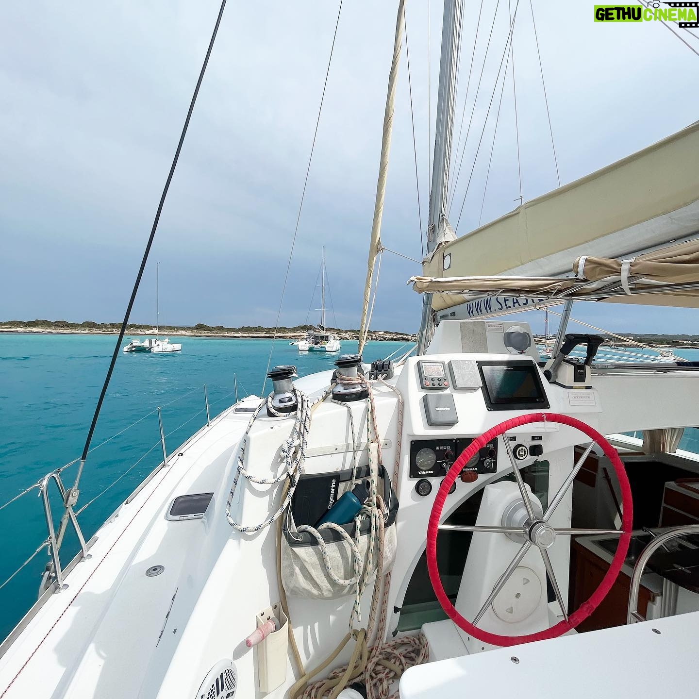 Suso Álvarez - 9.9K Likes - Amigos Vitamina🤍💫
Es un lujazo formar parte de la mejor empresa de charter de ibiza @seasideholidays_ibiza ⛵️🤍