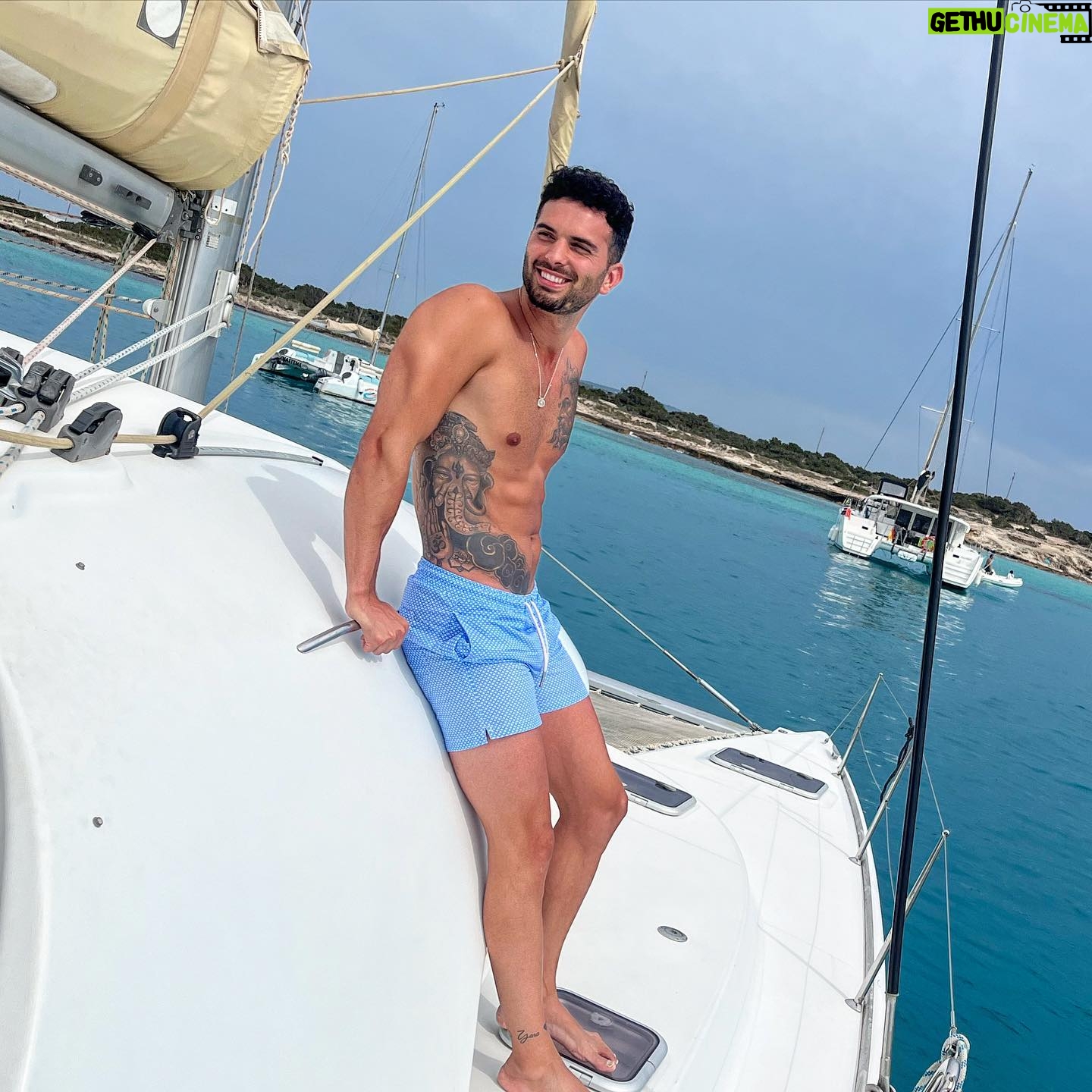 Suso Álvarez - 9.9K Likes - Amigos Vitamina🤍💫
Es un lujazo formar parte de la mejor empresa de charter de ibiza @seasideholidays_ibiza ⛵️🤍
