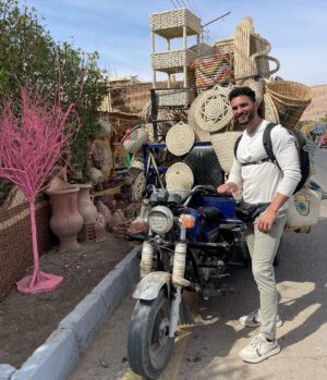 Suso Álvarez Instagram - 🎂Mis 30 cumpleaños 🎂😀!! 
Que rápido pasa todo, he llegado a los 30 y no me he enterado de nada🤣🤍.

La reflexión que he sacado de mi viaje a Egipto, es que hay que vivir urgentemente. Y sobretodo gracias @mandy_lg por este pedazo de regalo y por lo generosa que eres conmigo, te amo.