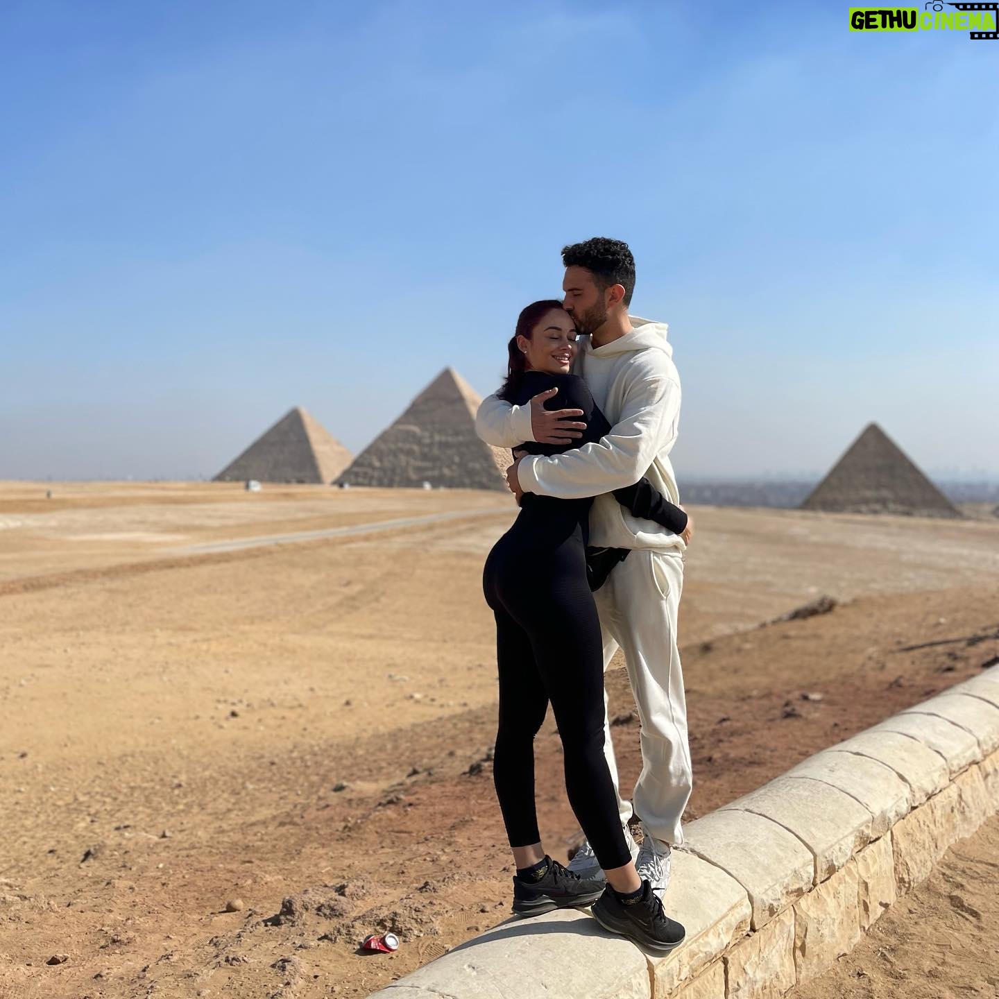 Suso Álvarez - 11.6K Likes - 🎂Mis 30 cumpleaños 🎂😀!!
Que rápido pasa todo, he llegado a los 30 y no me he enterado de nada🤣🤍.
La reflexión que he sacado de mi viaje a Egipto, es que hay que vivir urgentemente. Y sobretodo gracias @mandy_lg por este pedazo de regalo y por lo generosa que eres conmigo, te amo.