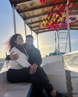 Suso Álvarez Instagram - 🎂Mis 30 cumpleaños 🎂😀!! 
Que rápido pasa todo, he llegado a los 30 y no me he enterado de nada🤣🤍.

La reflexión que he sacado de mi viaje a Egipto, es que hay que vivir urgentemente. Y sobretodo gracias @mandy_lg por este pedazo de regalo y por lo generosa que eres conmigo, te amo.