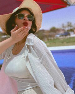 Suzan Al Salhiy Most Liked Photos and Posts