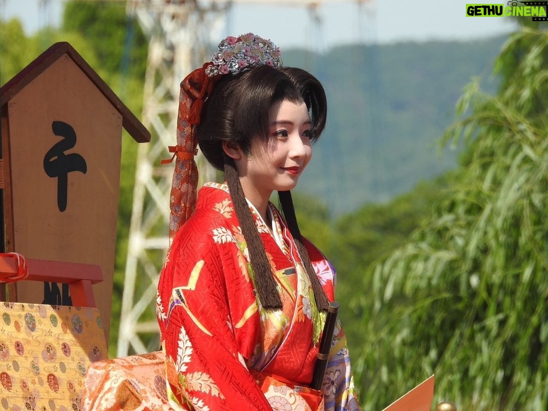 Suzu Yamanouchi - 9.9K Likes - 姫路お城まつりにて千姫輿入れ行列に千姫役として参加させていただきました❗️
お着物もお化粧もお輿に乗せていただくのも初めてでドキドキしましたが、皆さんの優しい笑顔と声掛けに癒され楽しく過ごすことができました☺️
こんな素敵な機会をありがとうございました!!
そしてなんと地元の友達家族がみんな揃ってきてくれてこーんなにきれいに写真撮ってくれてた😭
ありがたすぎる本当に感謝❤️🔥