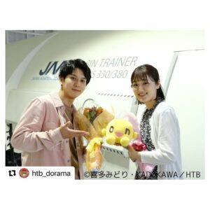 Suzuka Ohgo Instagram - 第3話ありがとうございました💐

#Repost @htb_dorama with @use.repost
・・・
第3話ゲスト #大後寿々花 さん、#瀧原光 さん
クランクアップのお写真を公開✨

#弁当屋さんのおもてなし🍱
#HTB #ドラマ