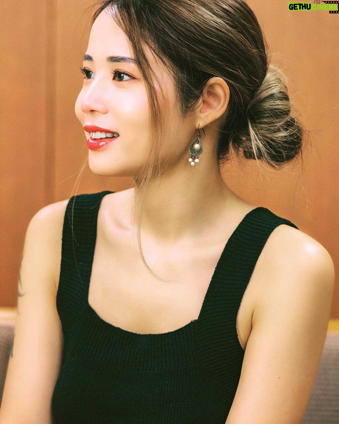 Suzumi Suzuki - 853 Likes - Shueisha Online interview cut.
集英社オンラインにて『ギフテッド』のインタビュー配信中です。
top #todayful
long skirt #loveless
sandals #jimmychoo