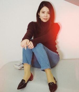 Suzumi Suzuki Instagram - Hills Life Daily 連載「今日はこの言葉を纏う」第13回。
ご紹介したコトバは『後ハッピーマニア』より。
大学のキャンパスのあったなんでもない郊外都市の駅前、全てがどうでもよいと思えるおしゃべり。
▶︎https://hillslife.jp/culture/2024/05/07/words-to-wear_13/
photo by Ittetsu Matsuoka