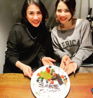 Suzumi Suzuki Instagram - お互い誕生日と仕事絡みしか祝うことがないままのアラフォー。
#転職祝い　#kintan
