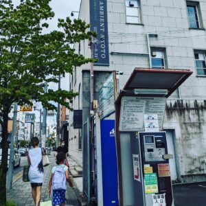 Suzumi Suzuki Instagram - Visiting Kyoto.
Youngest girlfriend of mine and her mother. Brian Eno "Ambient Kyoto" is held during this summer.
ラジオ出演ついでに京都で大学の同級生と娘ちゃん2人と。