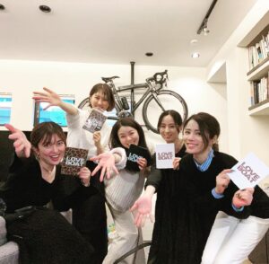 Suzumi Suzuki Instagram - 2022 Best Buy! 
ラブボートの鏡は青春時代に全員が持ってたノスタルジックな逸品。プリクラ貼りたい！
#loveboat #adolescence
