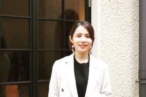 Suzumi Suzuki Instagram - 関西学院大キャンパス。SFCほどではないが少し都心から離れたアクセス悪めの立地だし、学内は広々なので、良い学生生活が送れそう。
先日貴戸ゼミと一年生向け読書の講義に呼んでいただいた際に、鈴木謙介センセが撮ってくださった貴戸理恵センセとの2ショット。
#関西学院