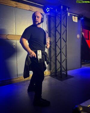 Sven de Ridder Instagram - Vanavond eerste try out met publiek…

#aspemoordindestudio #anactorslife #whodoneit #🔎 #theater