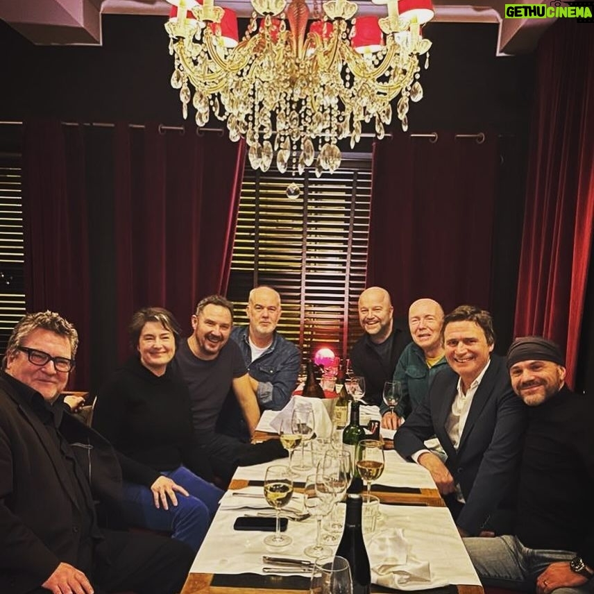 Sven de Ridder - 1.2K Likes - Old School bunch…
Vorige week hadden we een mini reünie van Ad Fundum.
30 jaar en een paar dagen…
#adfundum #1993 #erikvanlooy #marcpunt #axeldaeseleire #tomvanlanduyt #tomvanbauwel #gertlahousse #taniapoppe #30