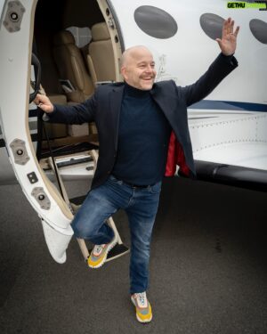 Sven de Ridder Instagram - Hello world!

🛫🛫🛫🛫🛫🛫🛫🛫🛫

Hoog In De Lucht vanaf 18 juli te Antwerpen!
Info en tickets link in bio of
www.svenderiddercompany.be