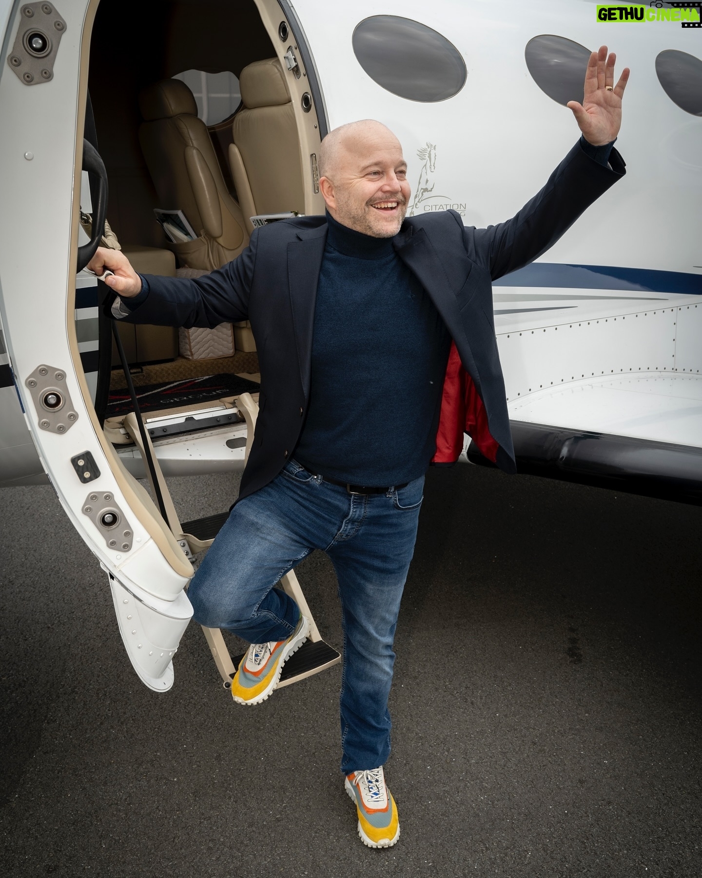 Sven de Ridder - 564 Likes - Hello world!
🛫🛫🛫🛫🛫🛫🛫🛫🛫
Hoog In De Lucht vanaf 18 juli te Antwerpen!
Info en tickets link in bio of
www.svenderiddercompany.be