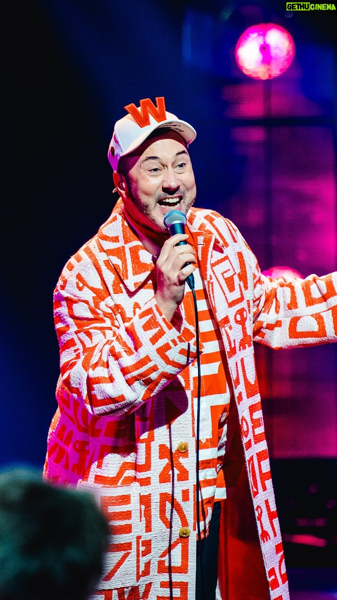Sven de Ridder - 1.8K Likes - Dansbenen los en petje af 🕺 @stefgustaph zingt een zalige versie van ‘Sweet Freedom’. #Ikvraaghetaan, woensdag om 20.45 op VRT 1 en VRT MAX.