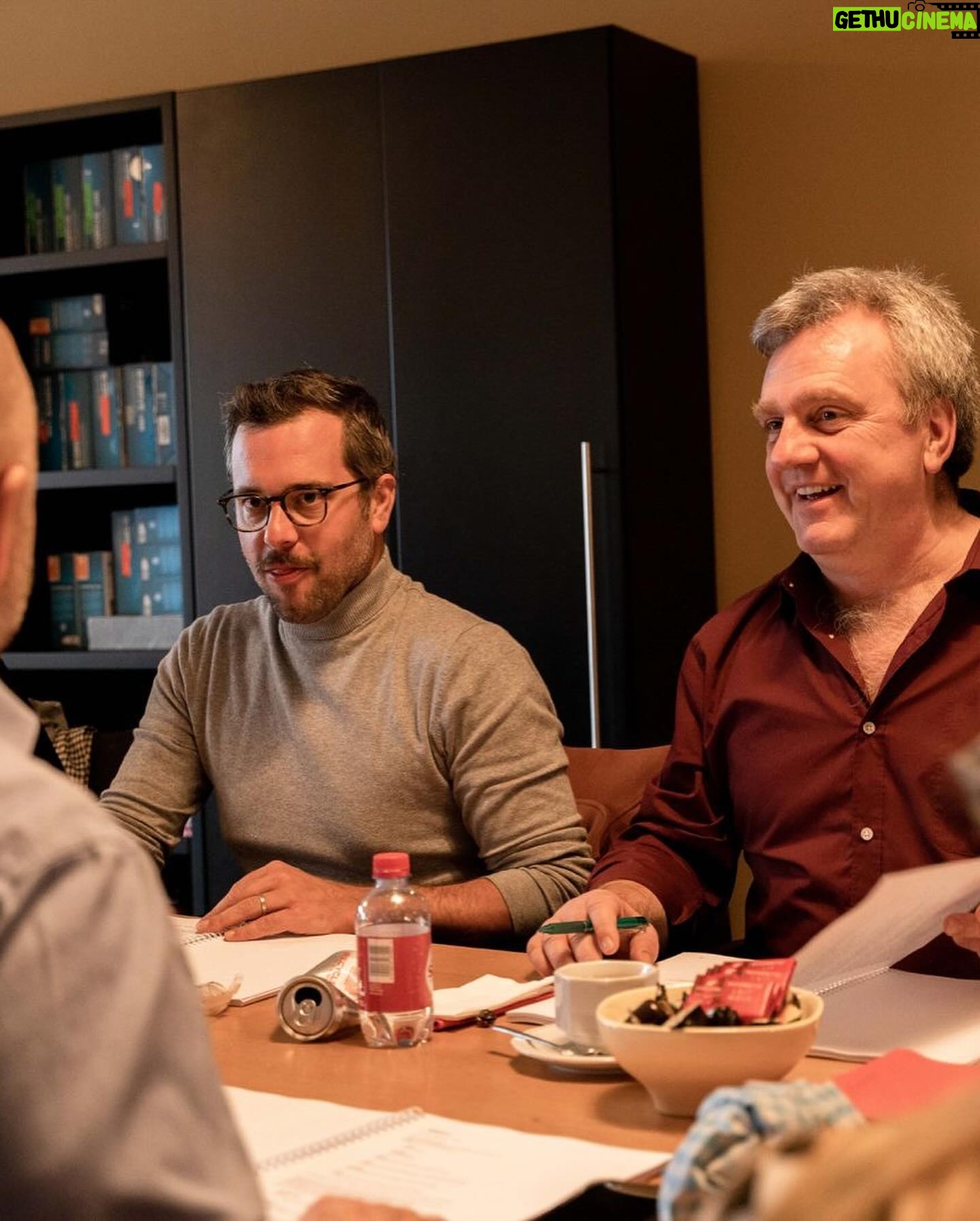 Sven de Ridder - 862 Likes - De lezing van PRISON PARTY was een leuke kennismaking met de personages en de fratsen die ze uithalen in de gevangenis! Kom dat zien vanaf 29 februari! @theater_elckerlyc
🎟️ tickets :
www.svenderiddercompany.be
📷 @its.ive.89
#prisonparty #lezing #svenderiddercompany #lente2024 #theater #bijonsistplezant #lachen