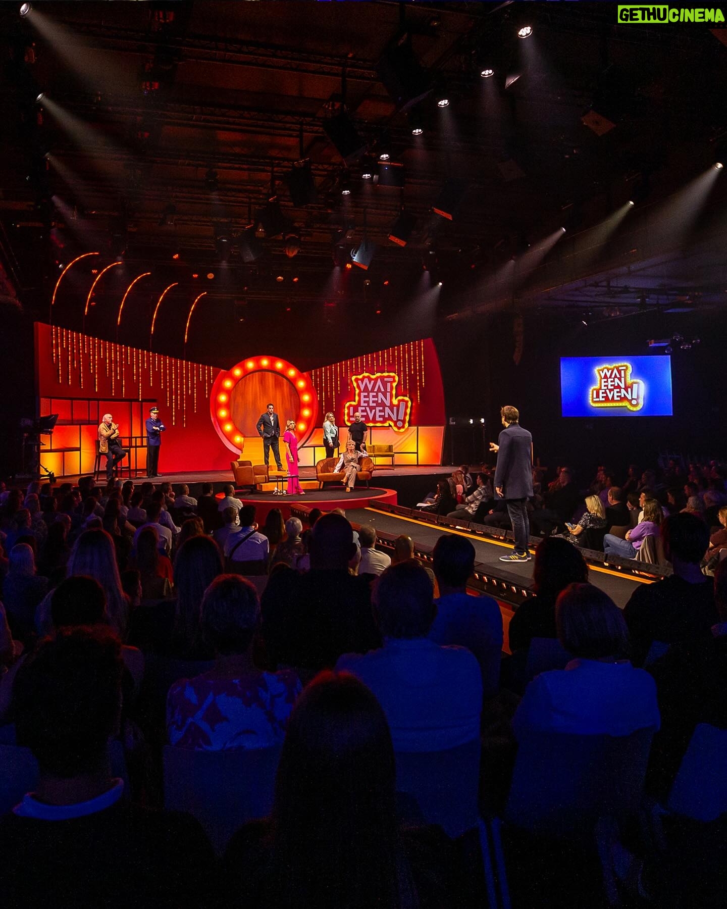 Sven de Ridder - 1K Likes - Hoofdinspecteur Van In is weer helemaal terug van weggeweest.🕵🏼♂️ Dat bewees hij afgelopen weekend tijdens de premiere van Aspe – Moord in de studio. 🎭 Zelf komen meespeuren? Koop de laatste tickets in link in bio. #welkombackstage #PlayZuid