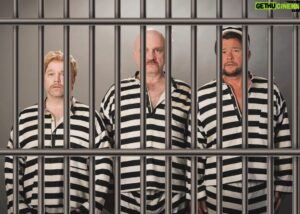 Sven de Ridder Instagram - Binnen 3 weken is’t van dat…

Kom ons bezoeken in ‘t prison! 
www.svenderiddercompany.be

#prisonparty #svenderiddercompany #bijonsistplezant #lachen #theater #komedie #live