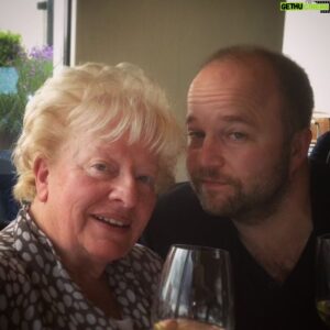 Sven de Ridder Instagram - Happy Heavenly Birthday mom…💜
Cheers to you!

#smile #12juni1937