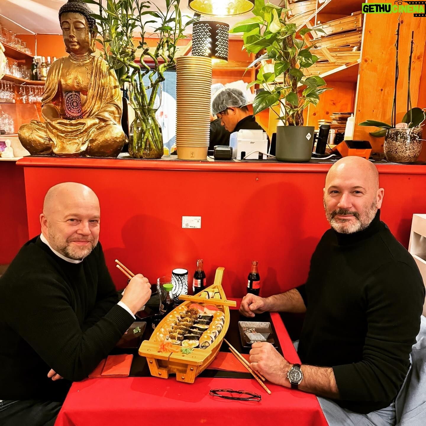 Sven de Ridder - 1.1K Likes - At last, a night out with my best friend.
#thelastfront #neverforgetyourfriends #sushi #cinema #friends #budhaiswithus @lalin_world