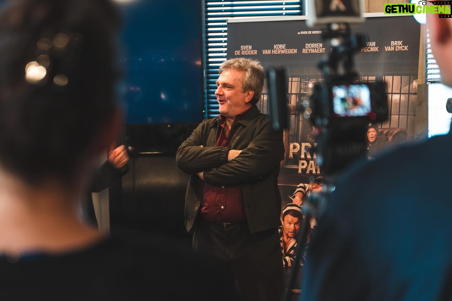 Sven de Ridder - 462 Likes - De persvoorstelling van PRISON PARTY viel in de smaak! Vanaf 29 februari kan je deze zware jongens komedie bewonderen in @theater_elckerlyc
www.svenderiddercompany.be
📷 @its.ive.89
#svenderiddercompany #prisonparty #bijonsistplezant #lente2024