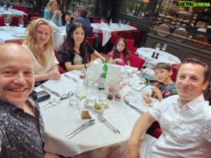 Sven de Ridder Instagram - What a lovely evening with friends from Florida! Sometimes life gives you precious moments…

#friends #florida #🇺🇸