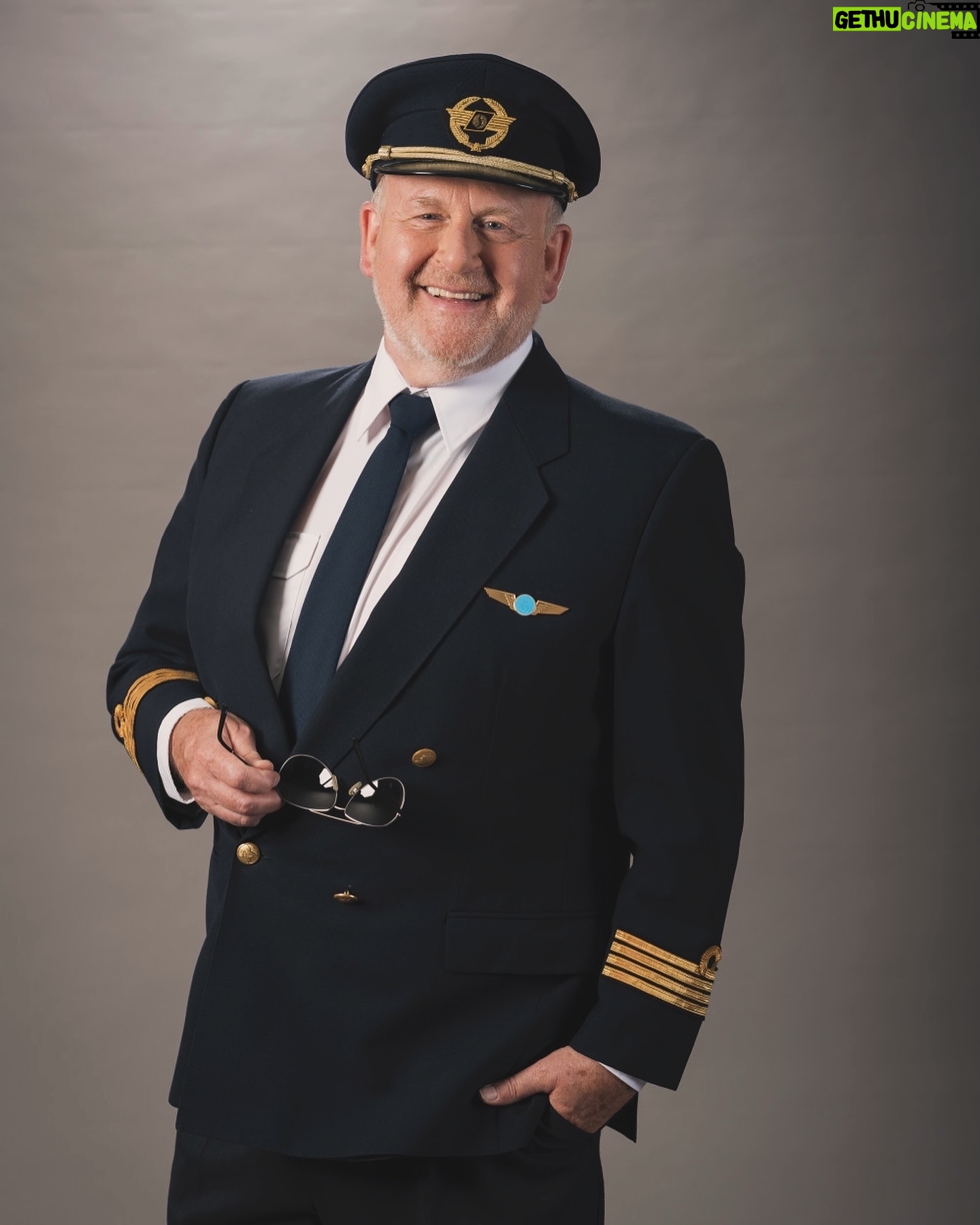 Sven de Ridder - 898 Likes - Crew Prepare For Take Off… 🛫
@svenderiddercompany
Vanavond avant-première Hoog In De Lucht.
www.svenderiddercompany.be
#lovemyjob #actor #director #writer