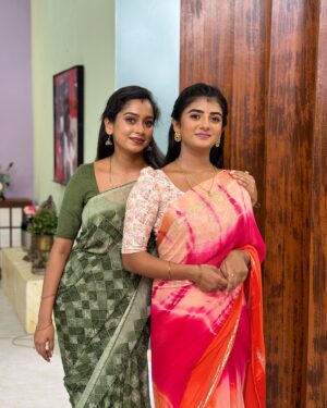 Swathi Konde Instagram - Always photobombing my pictures 😏😛

My saree and blouse @sdduniqueboutique_97