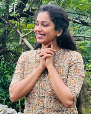 Swathi Konde Instagram - “Find your peace and focus on the good.”

#peaceful #nature #peace #love #photography #beautiful #naturephotography #sunset #travel #peaceofmind #calm #photooftheday #meditation #life #instagood #happiness #relax #happy #naturelovers #landscape #art #sky #instagram #beauty #positivevibes #summer #goodvibes #picoftheday #beach #mindfulness