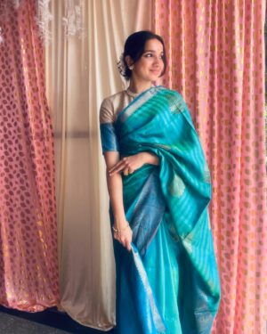 Swetha Gai Instagram - Always a third wheel 🤷🏻‍♀️
Also this wonderful saree is from @srikumaranstores1955 ❤️

#longtimenosee