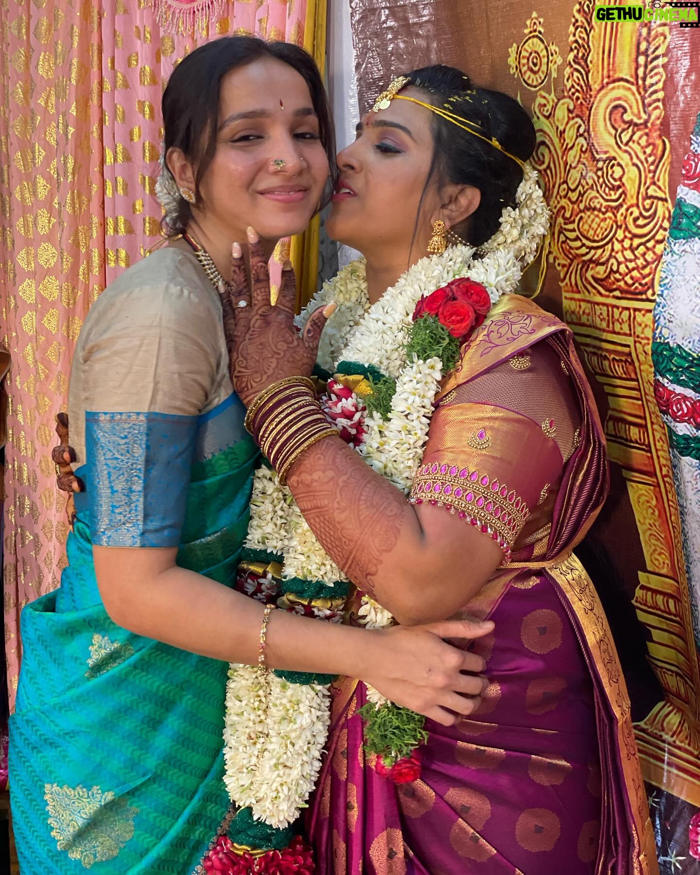 Swetha Gai - 1.9K Likes - Always a third wheel 🤷🏻♀️
Also this wonderful saree is from @srikumaranstores1955 ❤️
#longtimenosee
