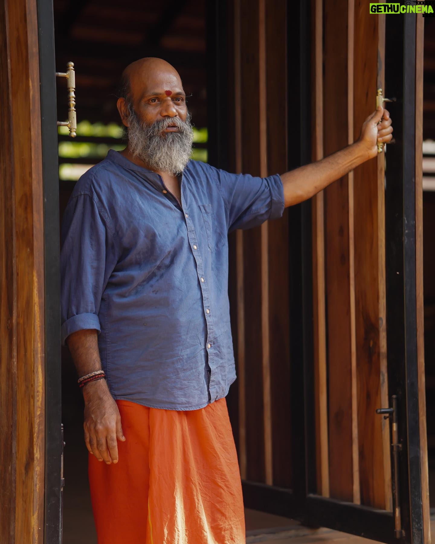 Swetha Gai - 830 Likes - The man who set the spirit in me ablaze.
My Guru 🙏🏻
Thank you for the beautiful pictures @ashiqeue ☺️
#kalaripayattu #guruji #gurupurnima #kshatriya #practice #sadhana #kalarigram #gratitude