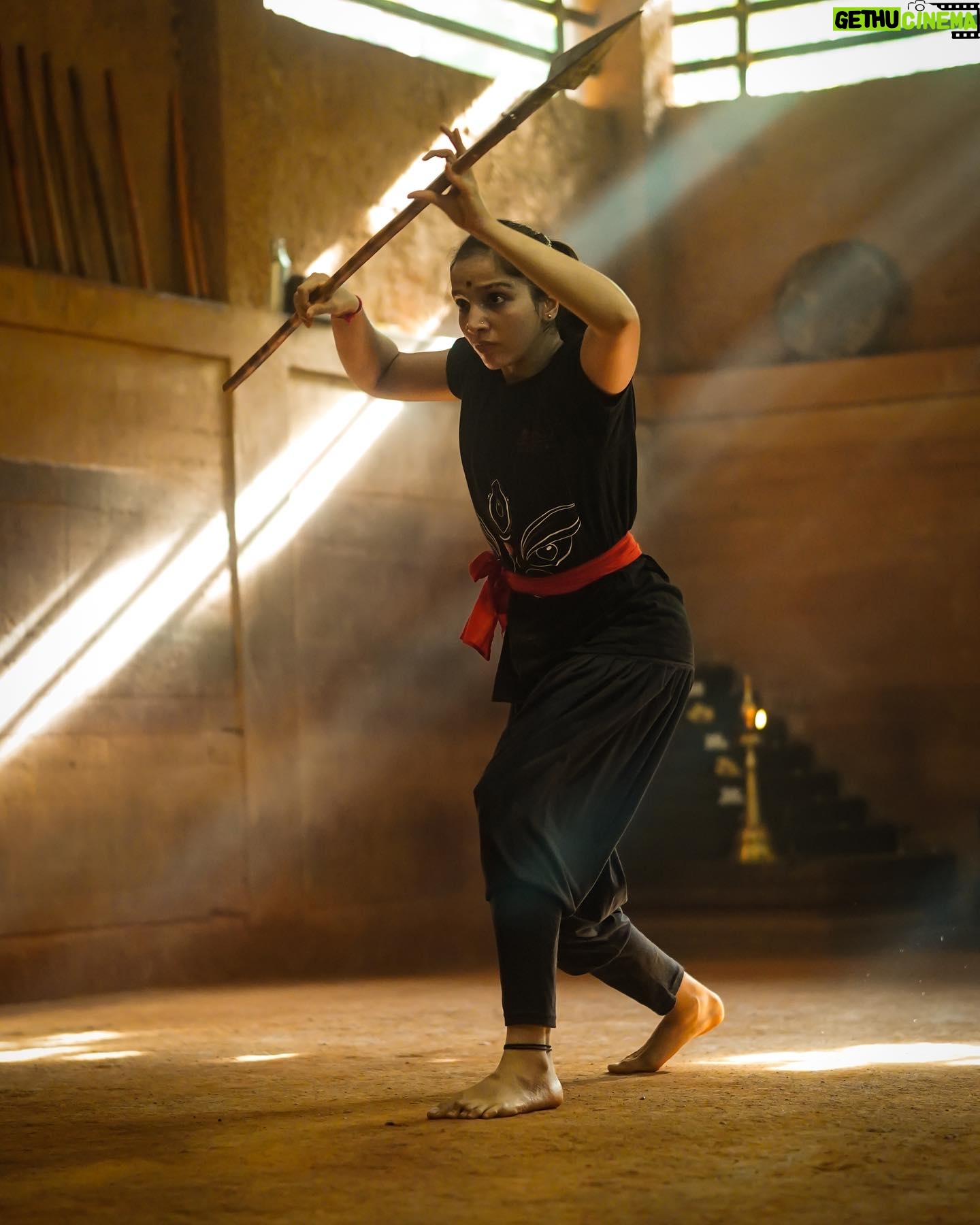 Swetha Gai - 830 Likes - The man who set the spirit in me ablaze.
My Guru 🙏🏻
Thank you for the beautiful pictures @ashiqeue ☺️
#kalaripayattu #guruji #gurupurnima #kshatriya #practice #sadhana #kalarigram #gratitude