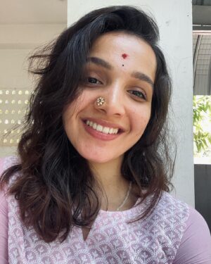 Swetha Gai Instagram - There is a reason I don’t post selfies 🙄

Swipe to see. 

Yes yes. I know I am/ I was a model 🤣

I can’t keep my face straight. You will find very few normal pictures of me on my phone. How do you guys do it man? 
I just can’t 🤷🏻‍♀️🤷🏻‍♀️

#crackpotalert #selflove #selfielove #iamalsoamodel #dontmakefunofme