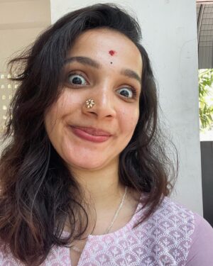 Swetha Gai Instagram - There is a reason I don’t post selfies 🙄

Swipe to see. 

Yes yes. I know I am/ I was a model 🤣

I can’t keep my face straight. You will find very few normal pictures of me on my phone. How do you guys do it man? 
I just can’t 🤷🏻‍♀️🤷🏻‍♀️

#crackpotalert #selflove #selfielove #iamalsoamodel #dontmakefunofme