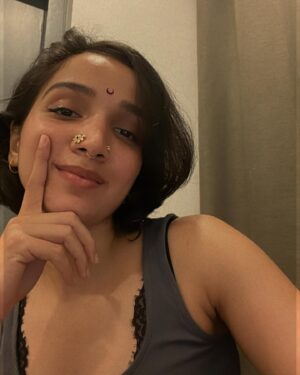 Swetha Gai Instagram - Hello! 

Happy New Year❤️
Make this year be one where we embrace each other and grow stronger together 💪🏻

#happy2024 #nottoolateihope