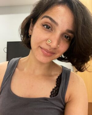 Swetha Gai Instagram - Hello! 

Happy New Year❤️
Make this year be one where we embrace each other and grow stronger together 💪🏻

#happy2024 #nottoolateihope