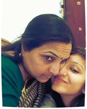 Swetha Gai Instagram - Been a mommy’s girl since day 1 😅
Hasn’t changed one bit. Happy Mother’s Day Ma ❤️🌸😘

Thanks for following me wherever I go 😅