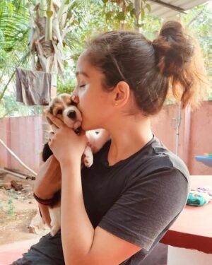 Swetha Gai Instagram - Pure joy♥️♥️🥹🥹
#smitten #puppylove #auroville #dogmom #nomnomnom