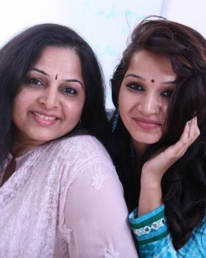 Swetha Gai Instagram - Been a mommy’s girl since day 1 😅
Hasn’t changed one bit. Happy Mother’s Day Ma ❤️🌸😘

Thanks for following me wherever I go 😅