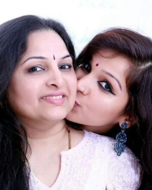 Swetha Gai Instagram - Been a mommy’s girl since day 1 😅
Hasn’t changed one bit. Happy Mother’s Day Ma ❤️🌸😘

Thanks for following me wherever I go 😅