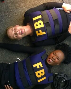 Sydelle Noel Instagram - 🏹 S M O A K S O N 🏹
#SmoakNWatson at your service... FBI Bitch! 
Don’t miss @cw_arrow tonight!
@emilybett #FelicitySmoak #SamandaWatson #Arrow
