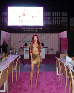 Sydney Paight Instagram - So much fun getting to meet everyone at the @loveislandusa pop up ❤️‍🔥 watch season 6 now streaming on @peacock @peacocktv can’t wait to see which of y’all make it from the pop up to the big screen 😻 #peacockpartner #loveislandusa