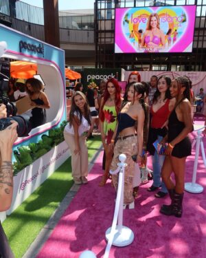 Sydney Paight Instagram - So much fun getting to meet everyone at the @loveislandusa pop up ❤️‍🔥 watch season 6 now streaming on @peacock @peacocktv can’t wait to see which of y’all make it from the pop up to the big screen 😻 #peacockpartner #loveislandusa