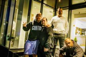 Széki Attila Instagram - Tegnap már akklimatizálódtunk a zenekarral Marosvásárhelyen👑🙏🏽💜🇭🇺
Ma este pedig csinálunk egy nagy bulit nektek 23:45től a Petőfi nagyszínpadon a @vibefesztival -on!

Gyertek és b@sszunk oda 💎

#CURTIS #TEAMCURTIS