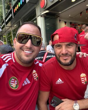 Széki Attila Instagram - ITTHON VAGYUNK👑🇭🇺😎🔥

#hajramagyarok