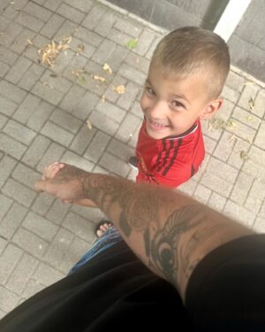 Széki Attila Instagram - Nekem a sóhajom elég egy viharhoz
hogyha nem bújhatok a fiamhoz💜